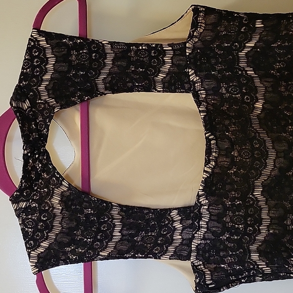 City Triangles Dress - Picture 3 of 4